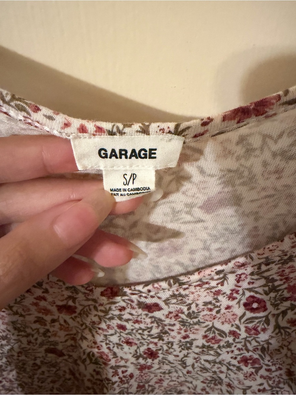 Garage Pink and White Floral V-Neck Crop Top - Picture 2 of 5